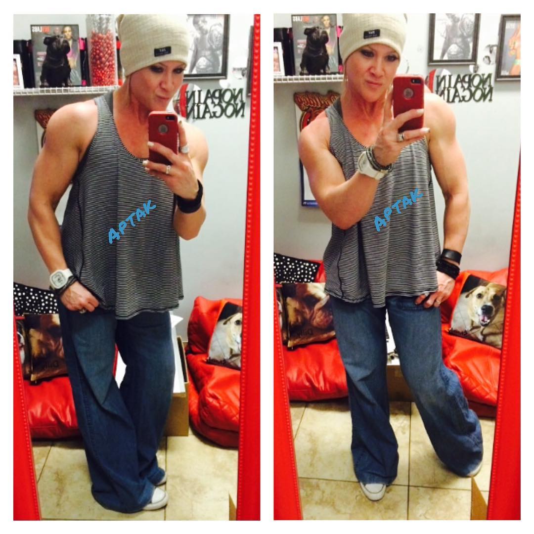 Amanda Michelle Folstad Ptak taking a selfie