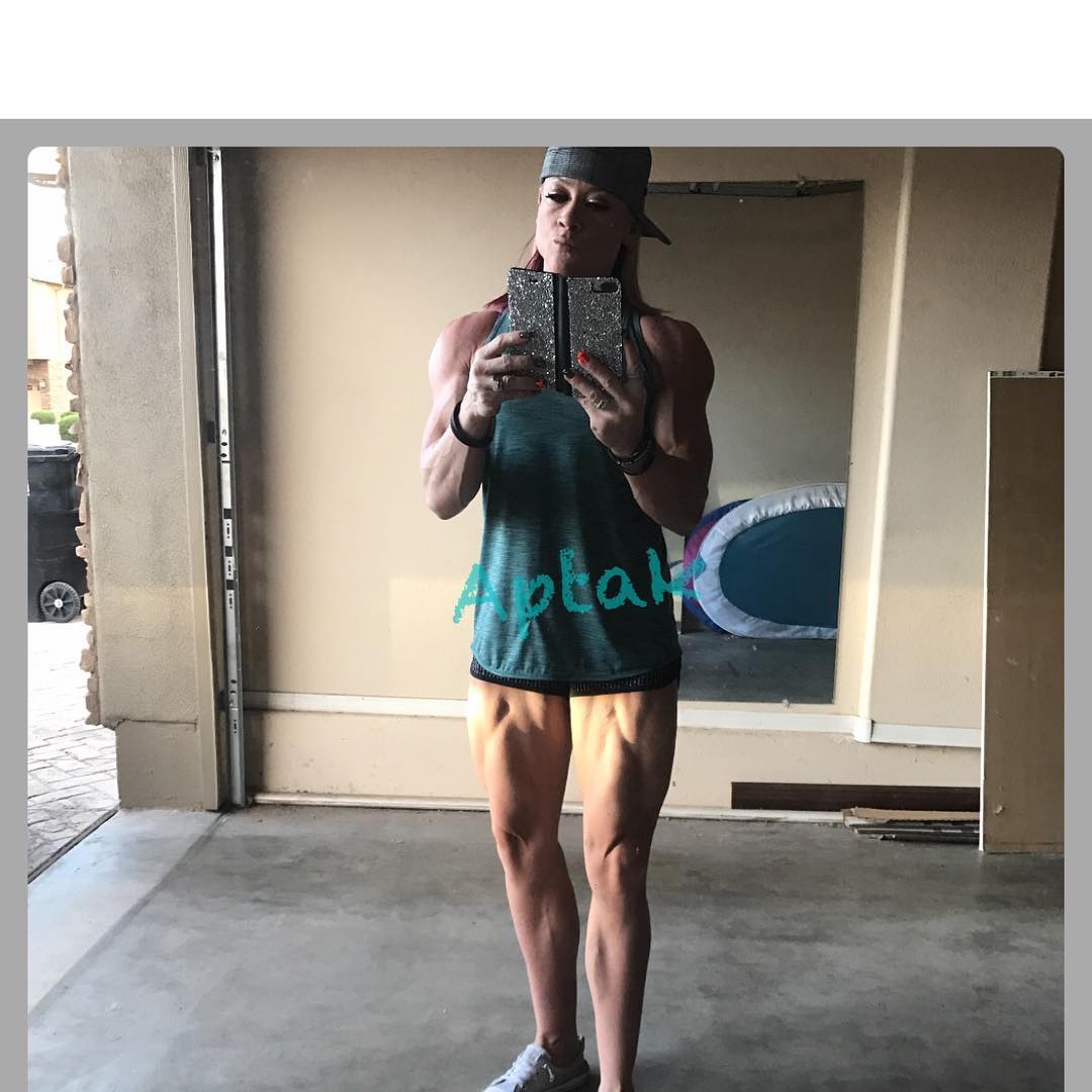 Amanda Michelle Folstad Ptak taking a selfie