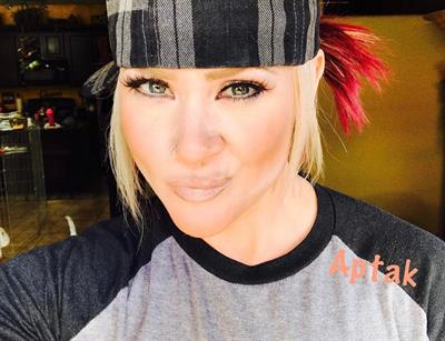 Amanda Michelle Folstad Ptak taking a selfie