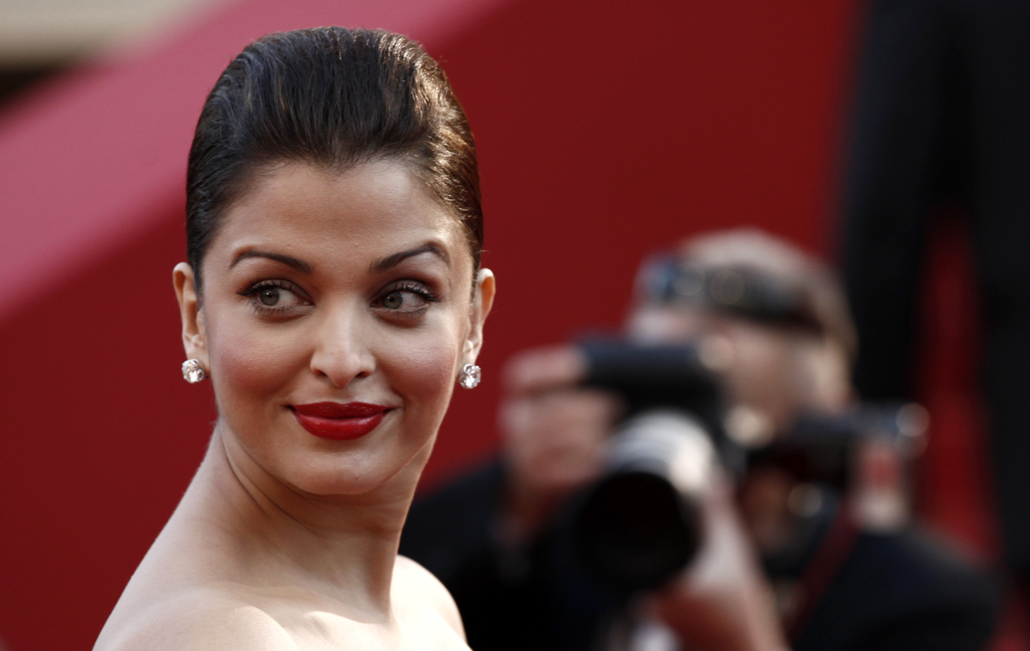 Айшвария рай сейчас 2023. Aishwarya Rai 2021. Айшвария рай 2010. Aishwarya Rai Cannes 2010. Aishwarya Rai 18 Bachchan Cannes 18.