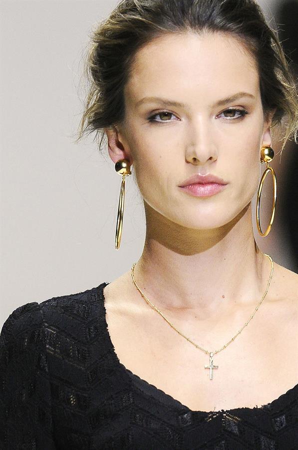Alessandra Ambrosio Dolce Gabbana 