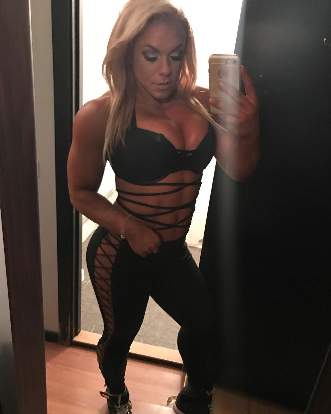 Minna Pajulahti taking a selfie