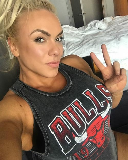 Minna Pajulahti taking a selfie