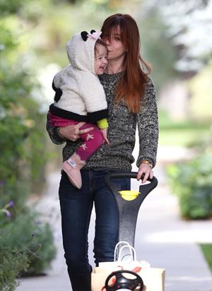 Alyson Hannigan Hangs out with her daughter in Los Angeles (November 22, 2013) 