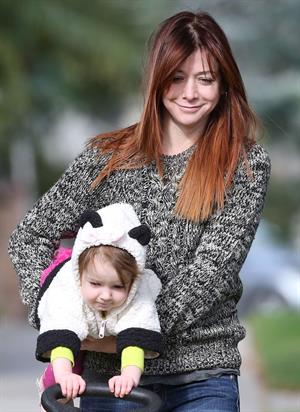 Alyson Hannigan Hangs out with her daughter in Los Angeles (November 22, 2013) 