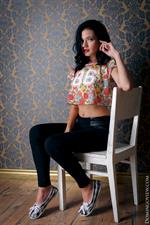 Sexy babe Serena Lewis