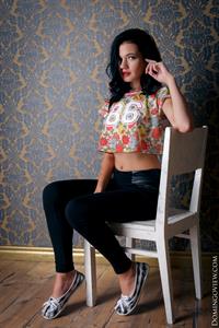 Sexy babe Serena Lewis