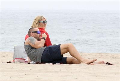 Heidi Klum haning out at the beach in Santa Monica on August 24, 2013