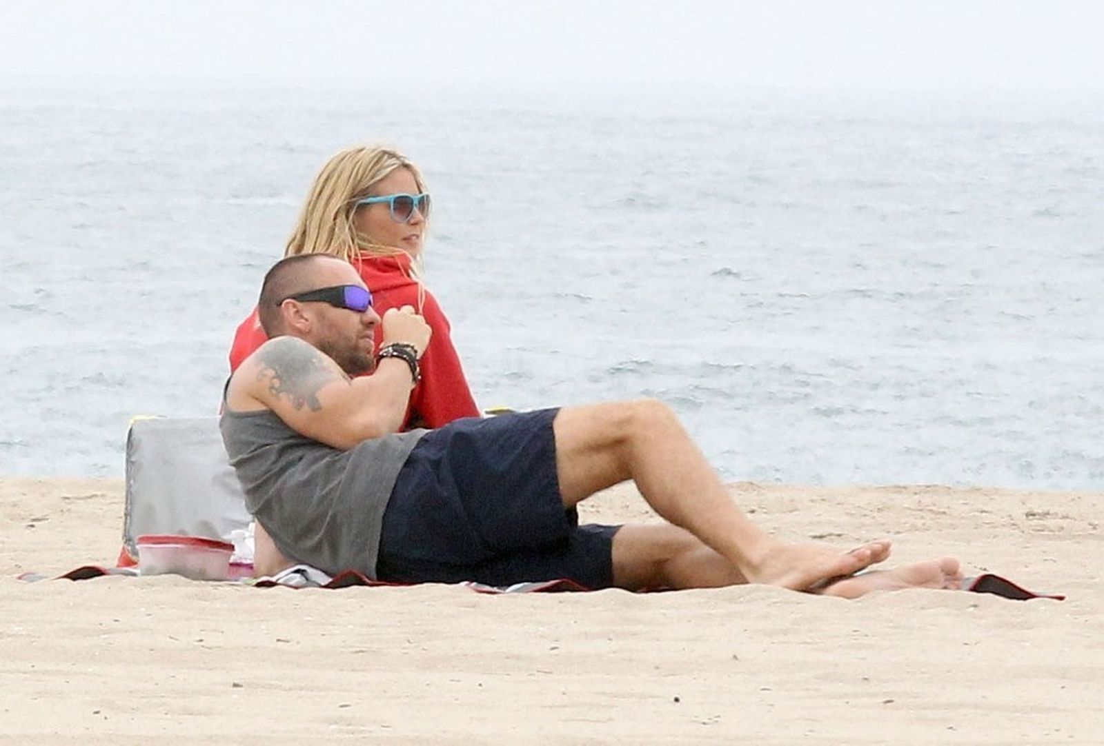 Heidi Klum haning out at the beach in Santa Monica on August 24, 2013