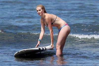 Ireland Baldwin goes paddle-boarding in Hawaii with her boyfriend Slater Trout May 26, 2013 