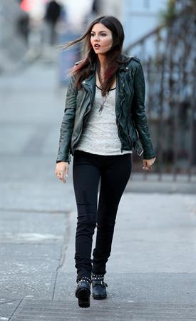 Victoria Justice – “Eye Candy” set in New York 11/13/13  