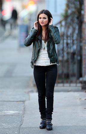 Victoria Justice – “Eye Candy” set in New York 11/13/13  