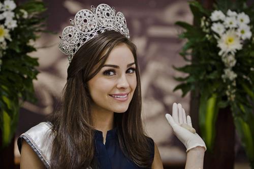 Olivia Culpo Visits Indonesia (Feb 7, 2013) 