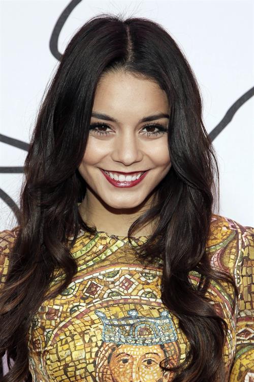Vanessa Hudgens – YouTube Music Awards 11/3/13  