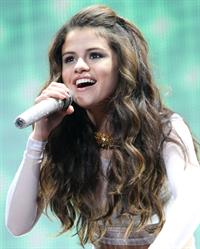 Selena Gomez – Star Dance Tour in Newark 10/20/13  