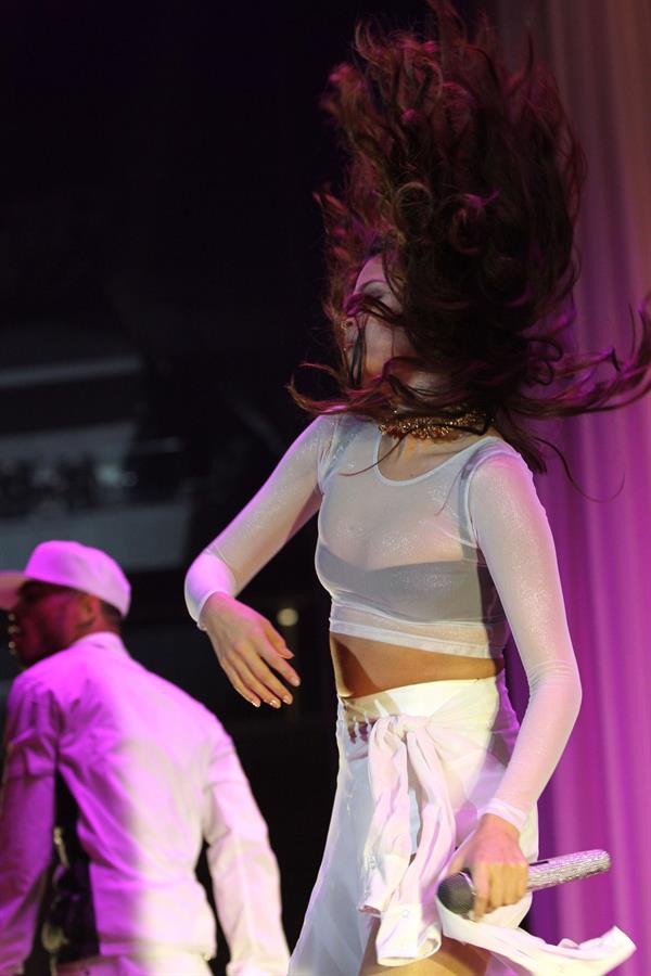 Selena Gomez – Star Dance Tour in Newark 10/20/13  