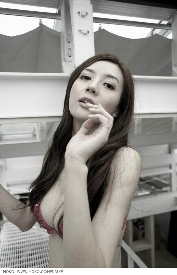 Zhou Wei Tong in lingerie