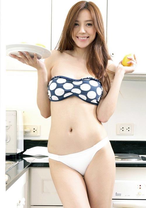 Zhou Wei Tong in a bikini