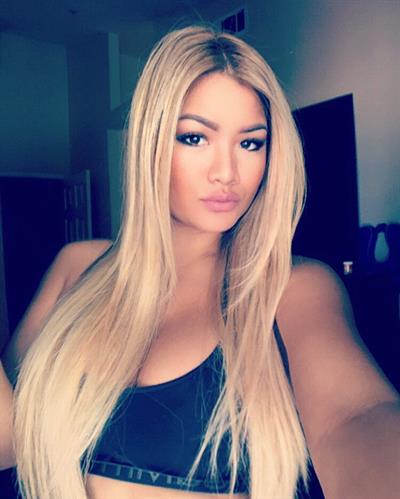 Jojo Babie taking a selfie