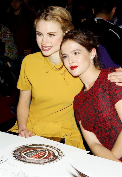 Zoey Deutch – “Vampire Academy” Panel NYCC 10/11/13  