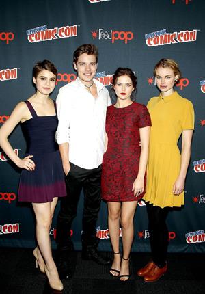 Zoey Deutch – “Vampire Academy” Panel NYCC 10/11/13  