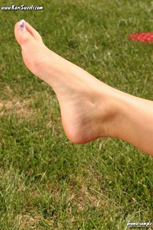 Kari Sweets outside on a blanket