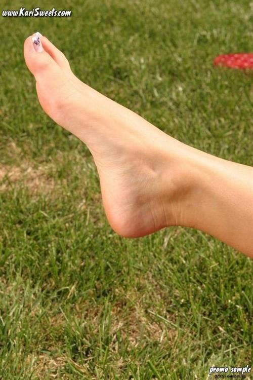 Kari Sweets outside on a blanket