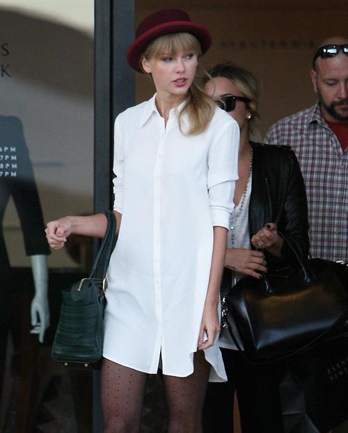 Taylor Swift – Barneys New York in Beverly Hills 9/29/13  