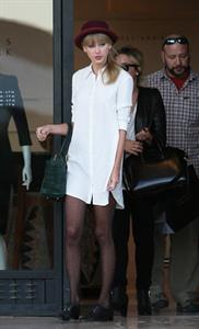 Taylor Swift – Barneys New York in Beverly Hills 9/29/13  