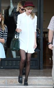 Taylor Swift – Barneys New York in Beverly Hills 9/29/13  