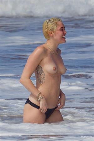 Miley Cyrus Topless In Maui