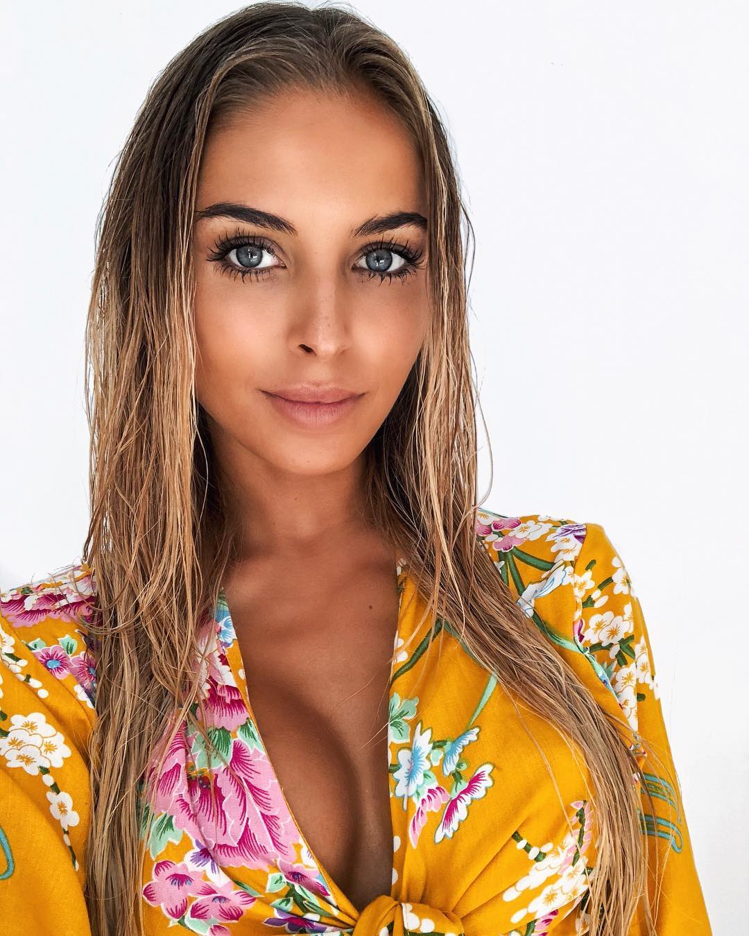 Chiara Bransi taking a selfie