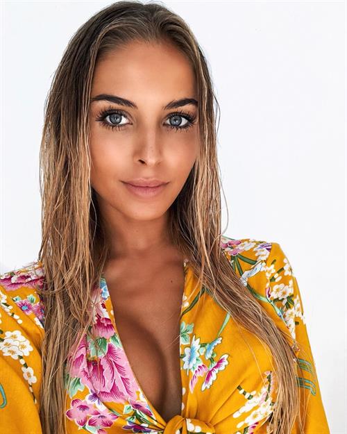 Chiara Bransi taking a selfie