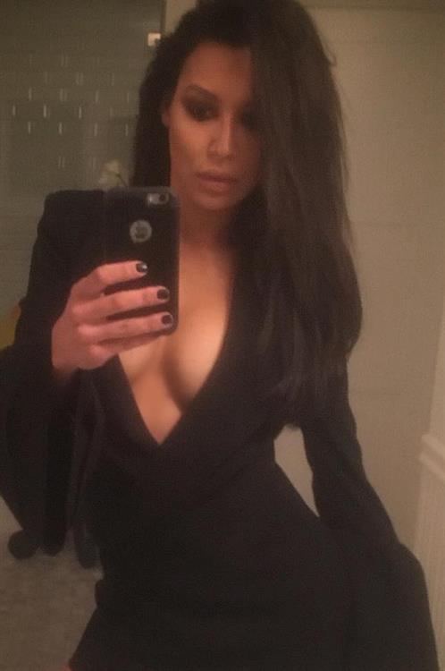 Naya Rivera taking a selfie
