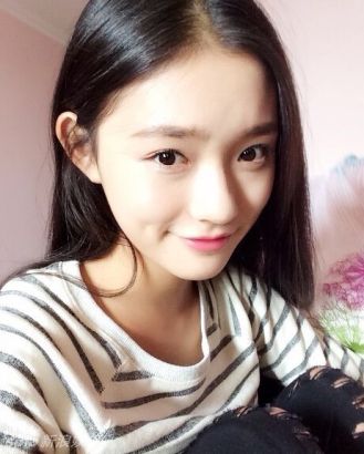 Yun Lin taking a selfie