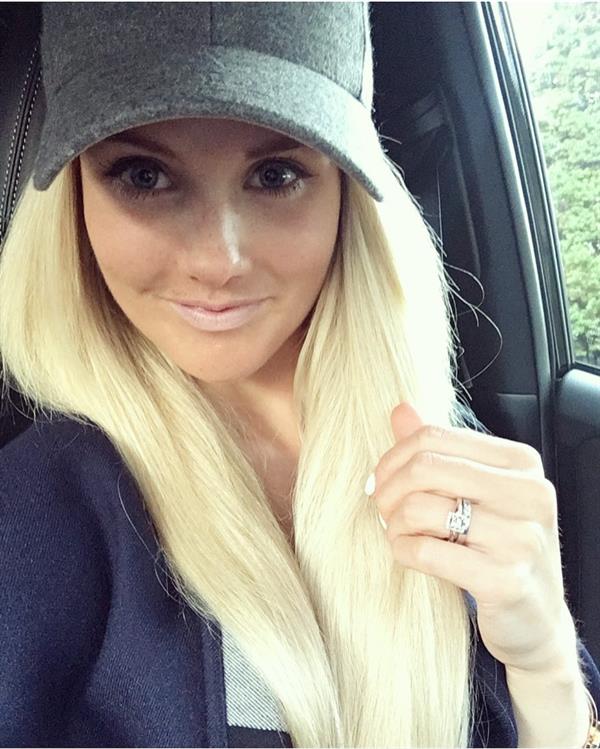 Silje Norendal taking a selfie