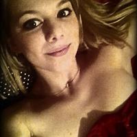 Alexa Knierim taking a selfie