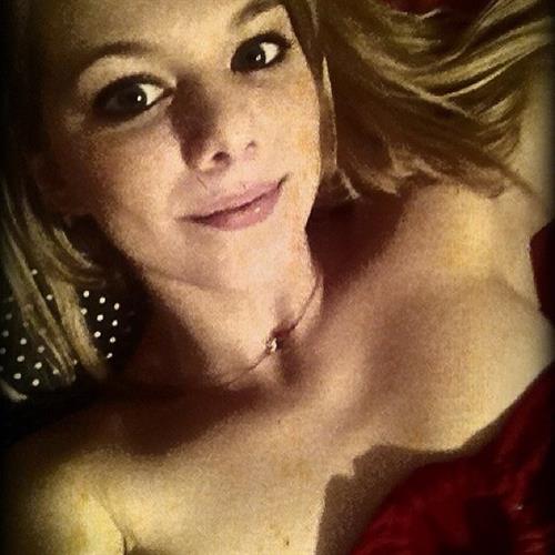 Alexa Knierim taking a selfie