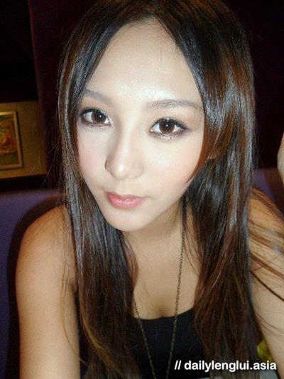 Jeana Ho taking a selfie