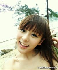 Jeana Ho taking a selfie