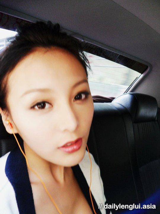 Jeana Ho taking a selfie