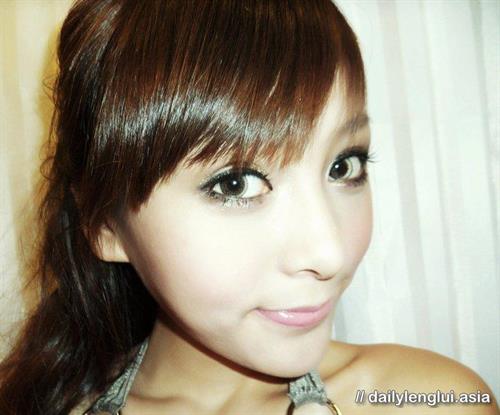 Jeana Ho taking a selfie