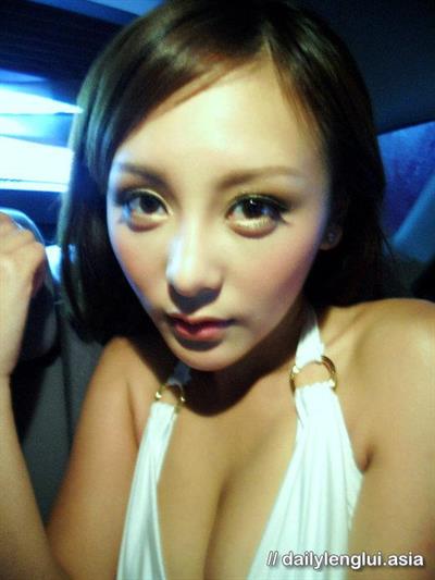 Jeana Ho taking a selfie