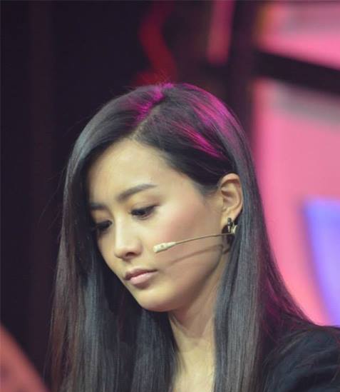 Fala Chen Pictures in an Infinite Scroll - 24 Pictures