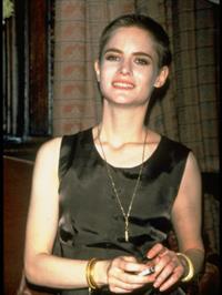 Jennifer Jason Leigh