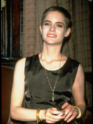 Jennifer Jason Leigh