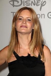 Jennifer Jason Leigh