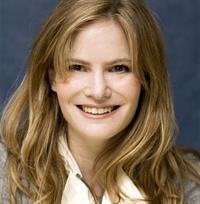 Jennifer Jason Leigh