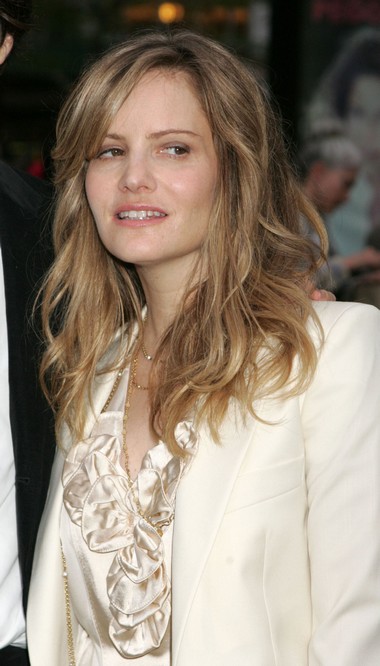 Jennifer Jason Leigh