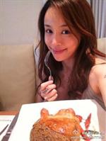 Estrella Lin taking a selfie